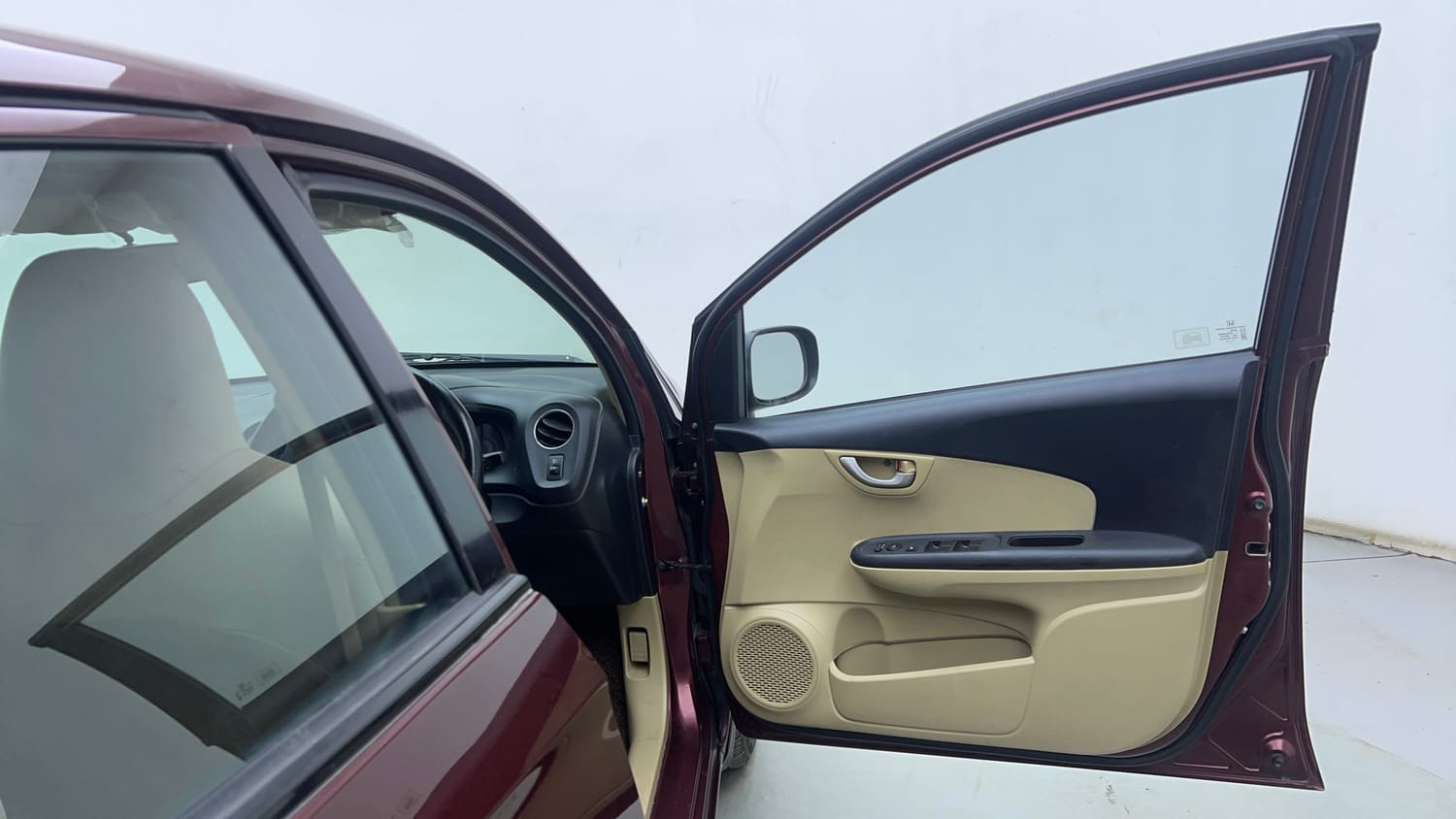 Used 2014 Honda Amaze 1.2 VX i-VTEC Petrol Manual interior RIGHT FRONT DOOR OPEN VIEW