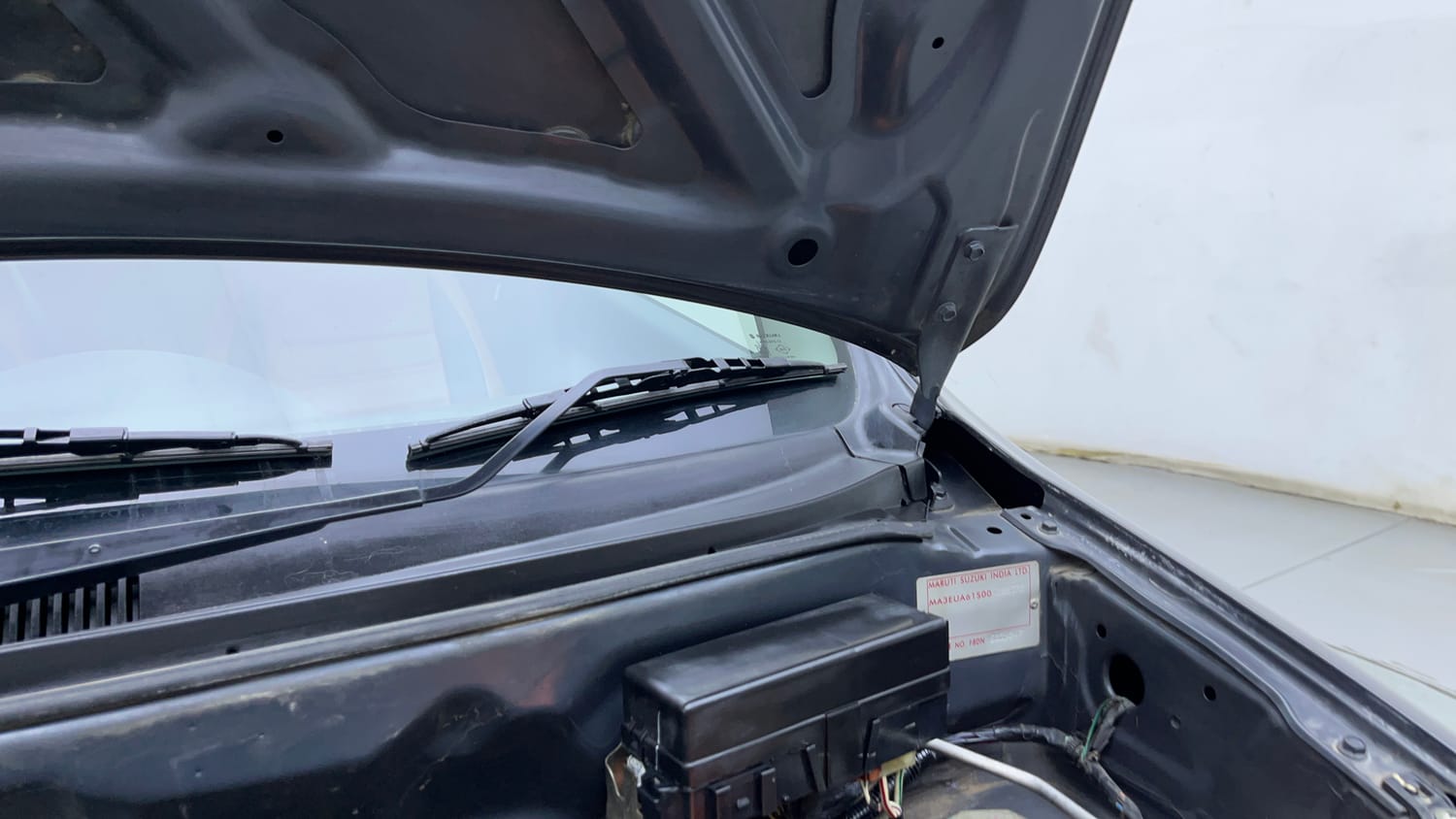 Used 2018 Maruti Suzuki Alto 800 LXi (O) Petrol Manual engine ENGINE LEFT SIDE HINGE & APRON VIEW