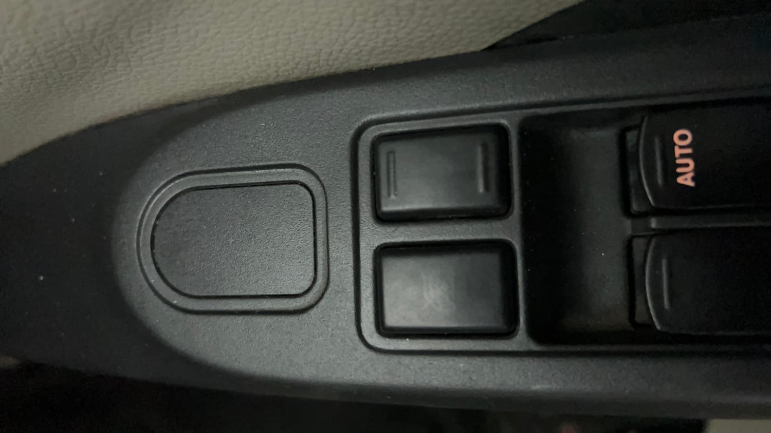 Used 2015 Maruti Suzuki Celerio VXi AMT Petrol Automatic top_features Central locking