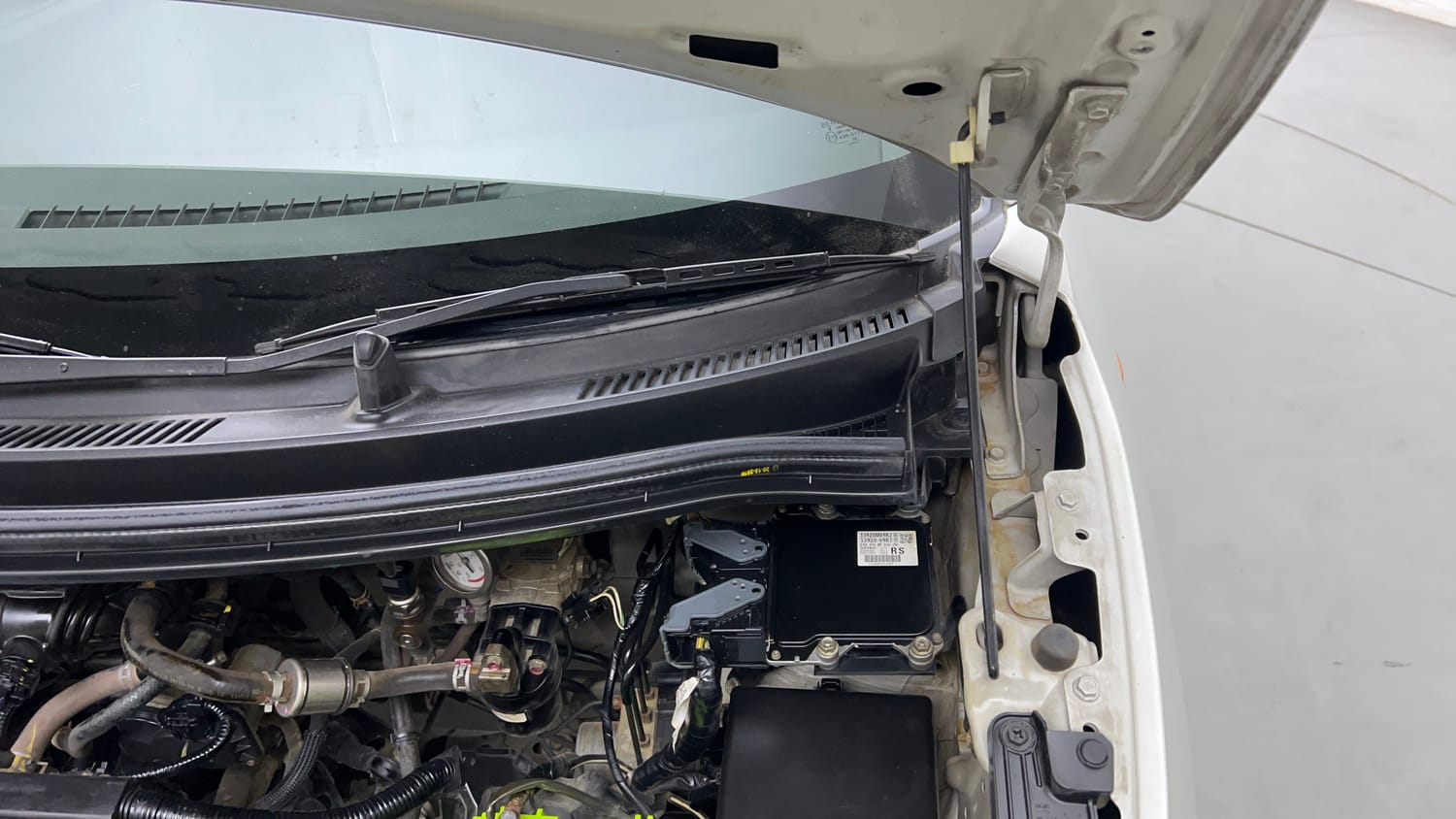 Used 2020 Maruti Suzuki Wagon R LXi 1.0 CNG Cng Manual engine ENGINE LEFT SIDE HINGE & APRON VIEW