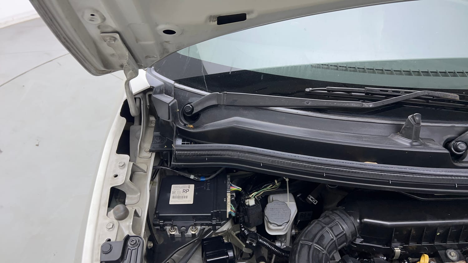 Used 2020 Maruti Suzuki Wagon R LXi 1.0 CNG Cng Manual engine ENGINE RIGHT SIDE HINGE & APRON VIEW