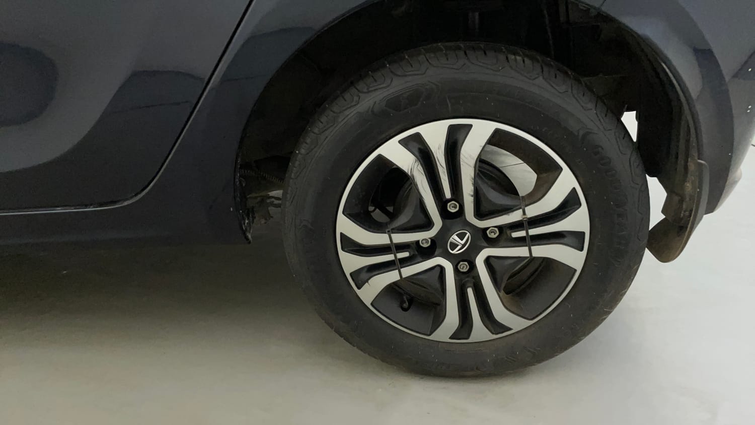 Used 2023 Tata Tiago XTA Petrol Automatic tyres LEFT REAR TYRE RIM VIEW