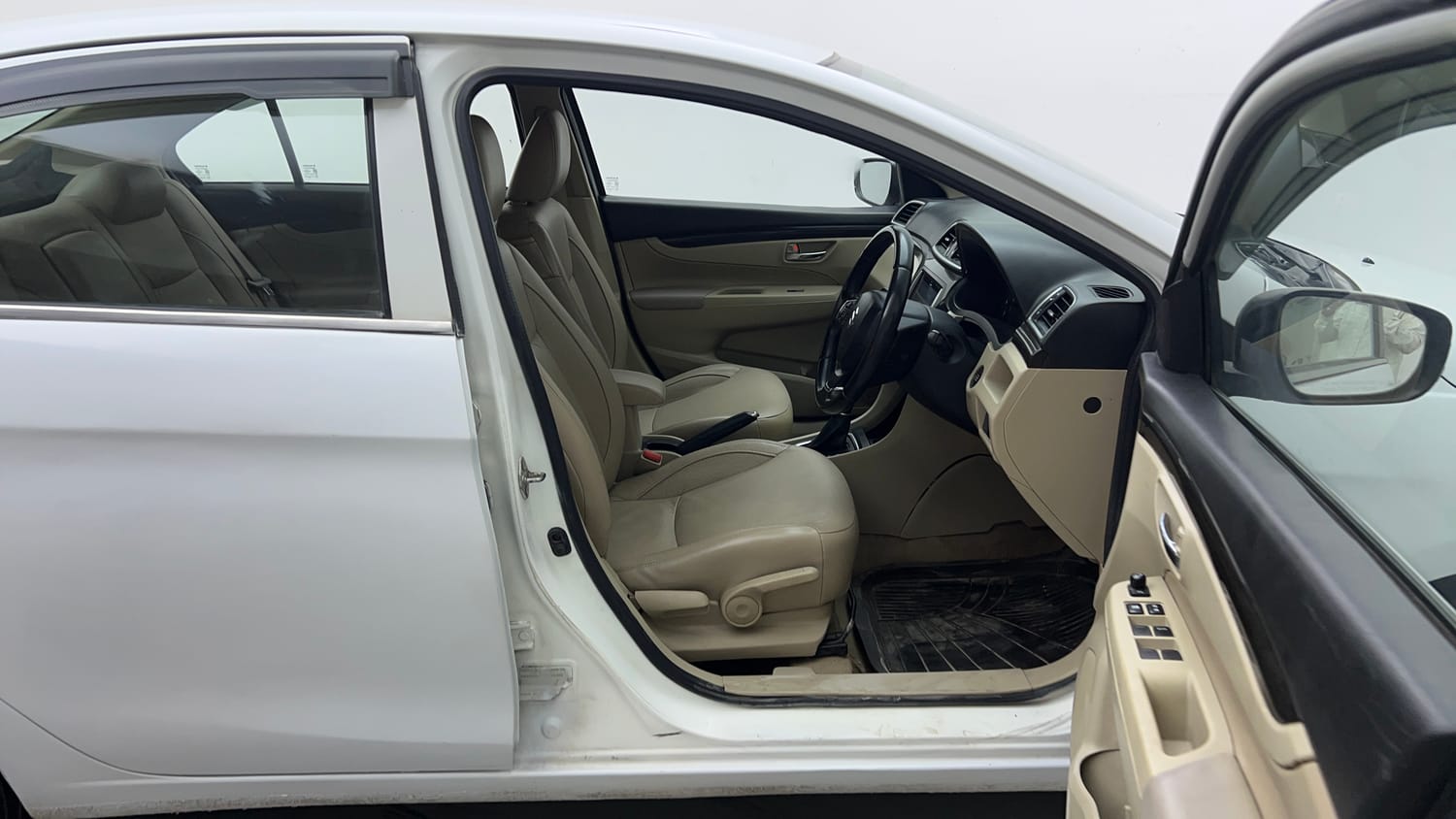Used 2016 Maruti Suzuki Ciaz ZXI+ AT Petrol Automatic interior RIGHT SIDE FRONT DOOR CABIN VIEW