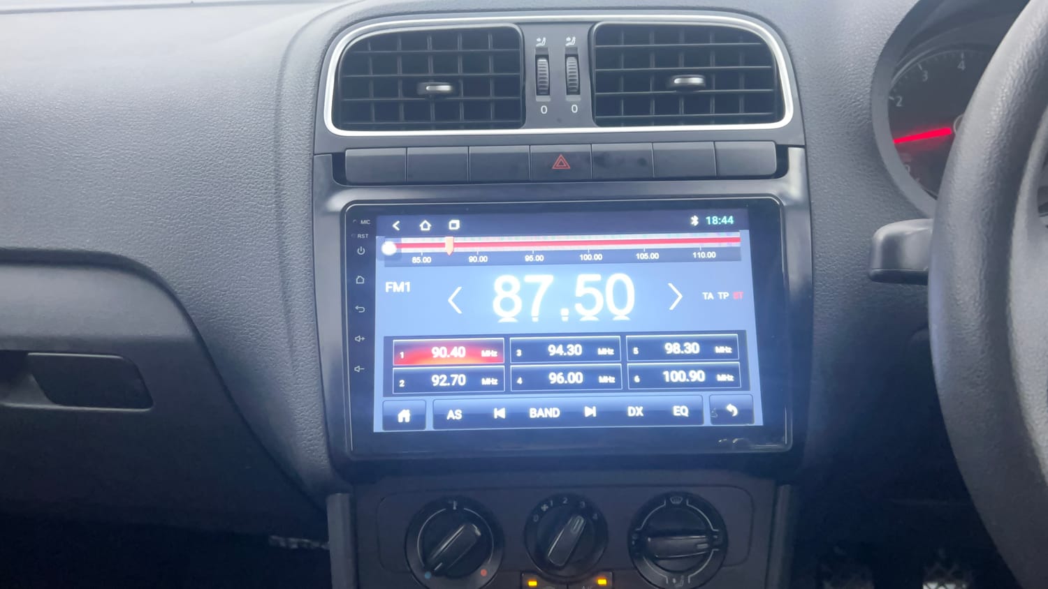 Used 2019 Volkswagen Ameo Trendline 1.0L (P) Petrol Manual interior MUSIC SYSTEM & AC CONTROL VIEW
