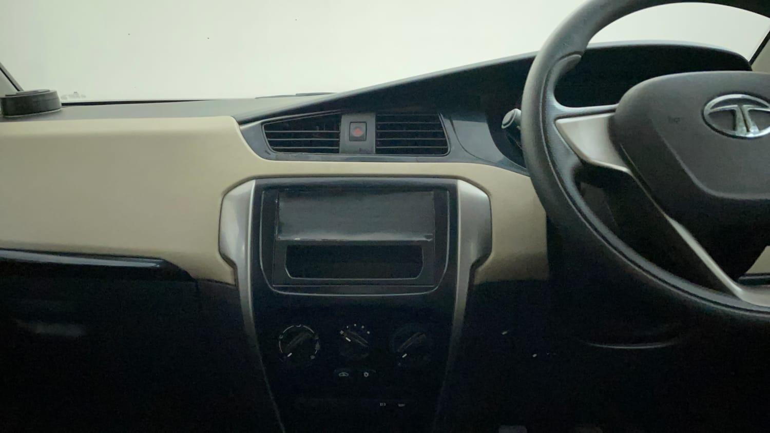 Used 2014 Tata Zest XE Petrol Petrol Manual interior MUSIC SYSTEM & AC CONTROL VIEW