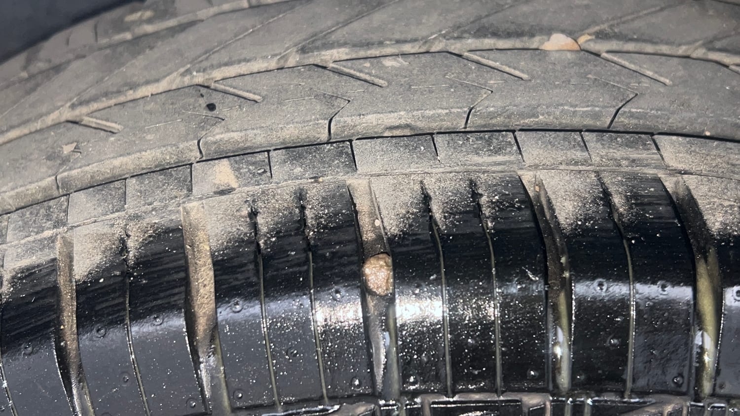 Used 2019 Volkswagen Ameo Trendline 1.0L (P) Petrol Manual tyres LEFT REAR TYRE TREAD VIEW