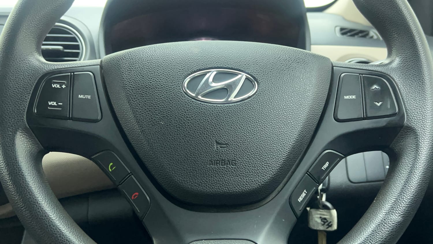 Used 2018 Hyundai Grand i10 Magna AT 1.2 Kappa VTVT Petrol Automatic top_features Steering mounted controls