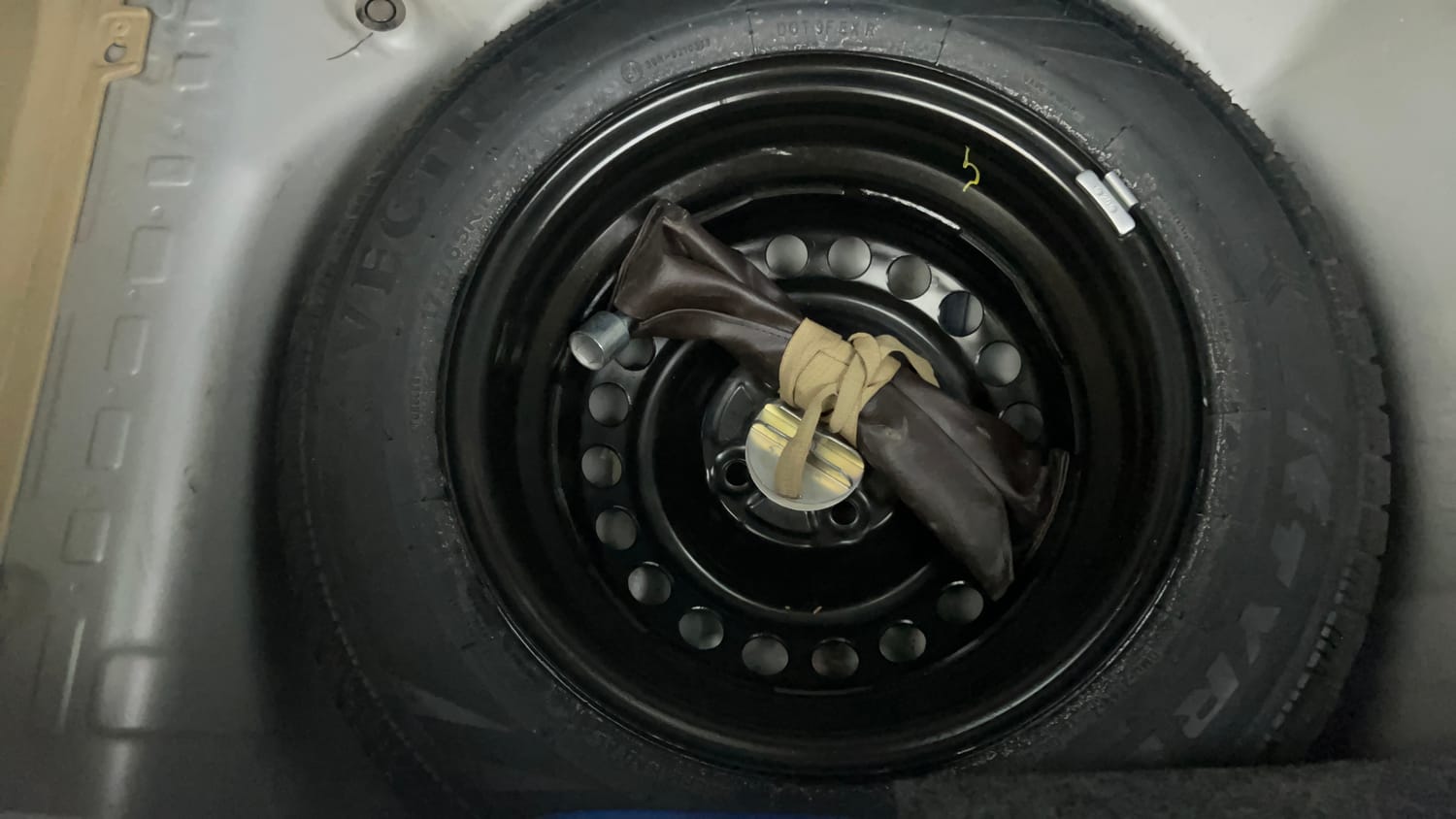 Used 2017 Honda Brio S MT Petrol Manual tyres SPARE TYRE VIEW