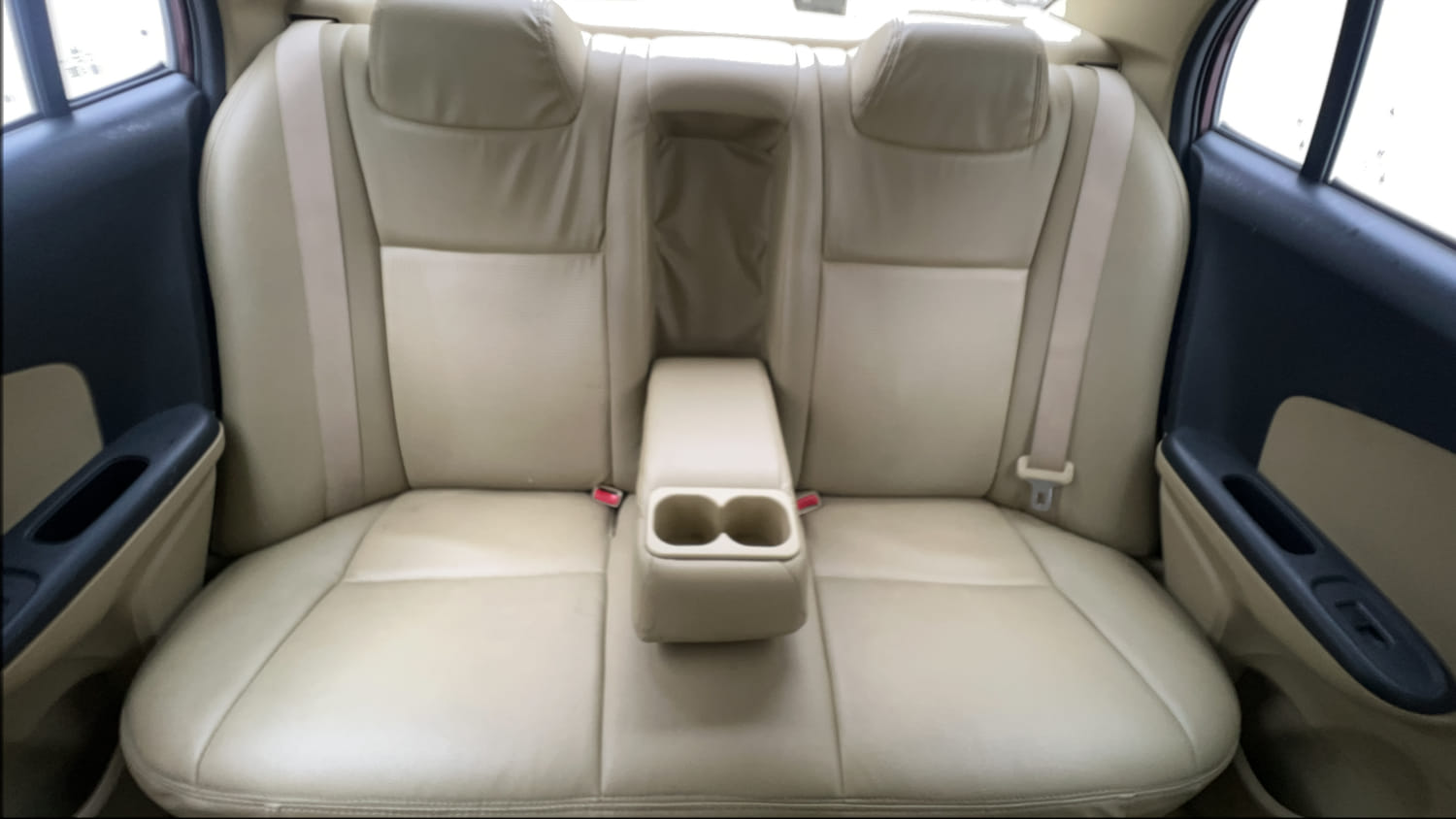 Used 2014 Honda Amaze 1.2 VX i-VTEC Petrol Manual interior REAR SEAT CONDITION VIEW