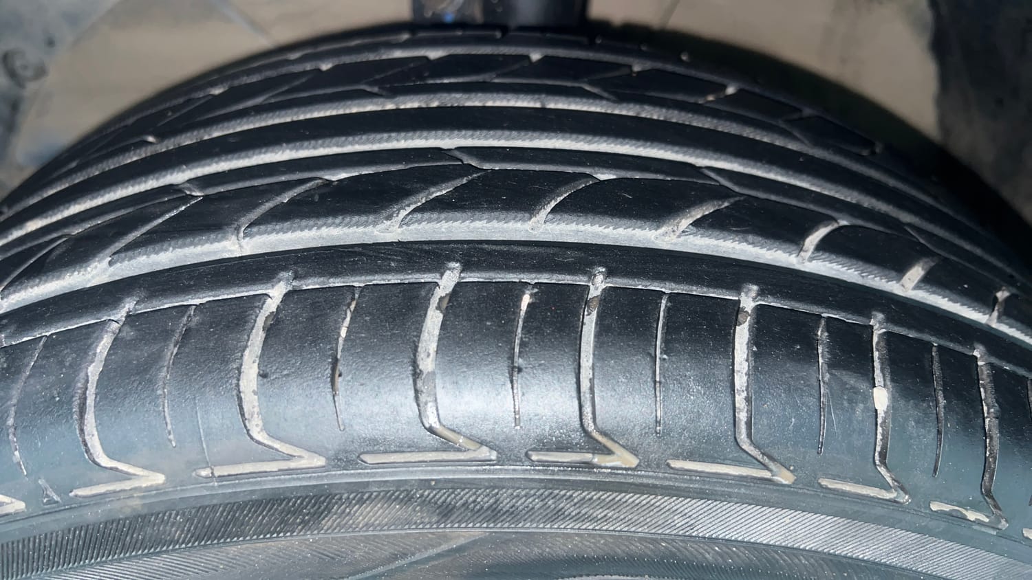 Used 2018 Maruti Suzuki Baleno Zeta 1.2 Petrol Manual tyres LEFT FRONT TYRE TREAD VIEW