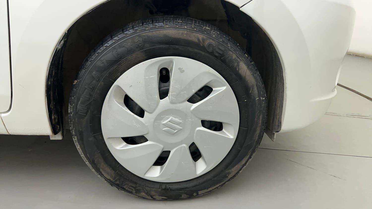 Used 2015 Maruti Suzuki Celerio VXi AMT Petrol Automatic tyres RIGHT FRONT TYRE RIM VIEW