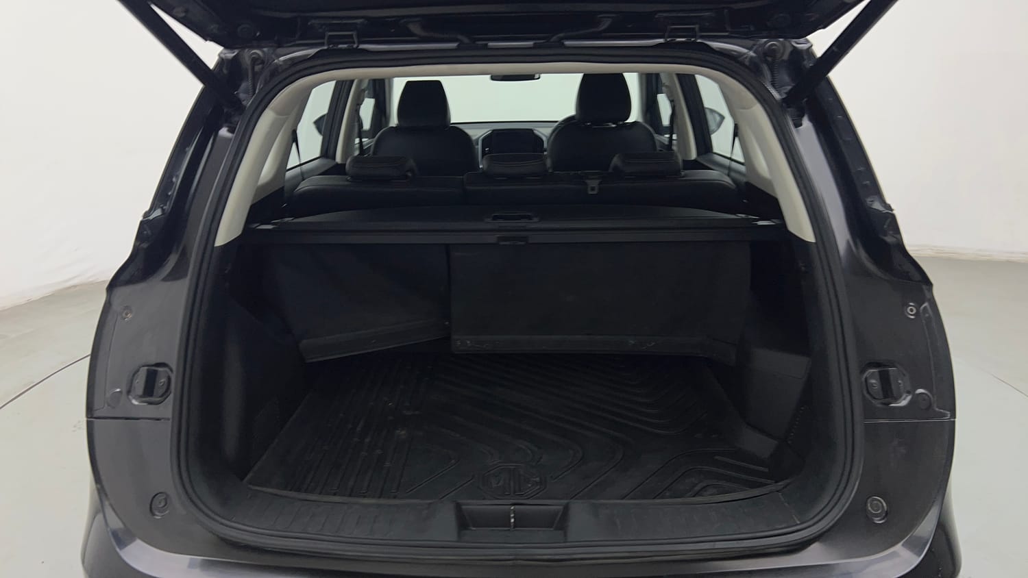 Used 2019 MG Motors Hector Sharp Hybrid 1.5 Petrol Hybrid Manual interior DICKY INSIDE VIEW