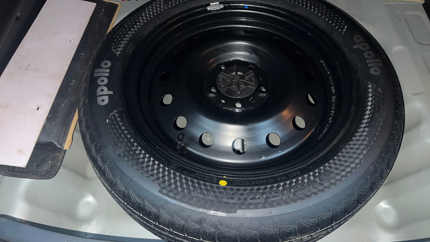 Used 2024 Maruti Suzuki Grand Vitara Delta Smart Hybrid Petrol Manual tyres SPARE TYRE VIEW