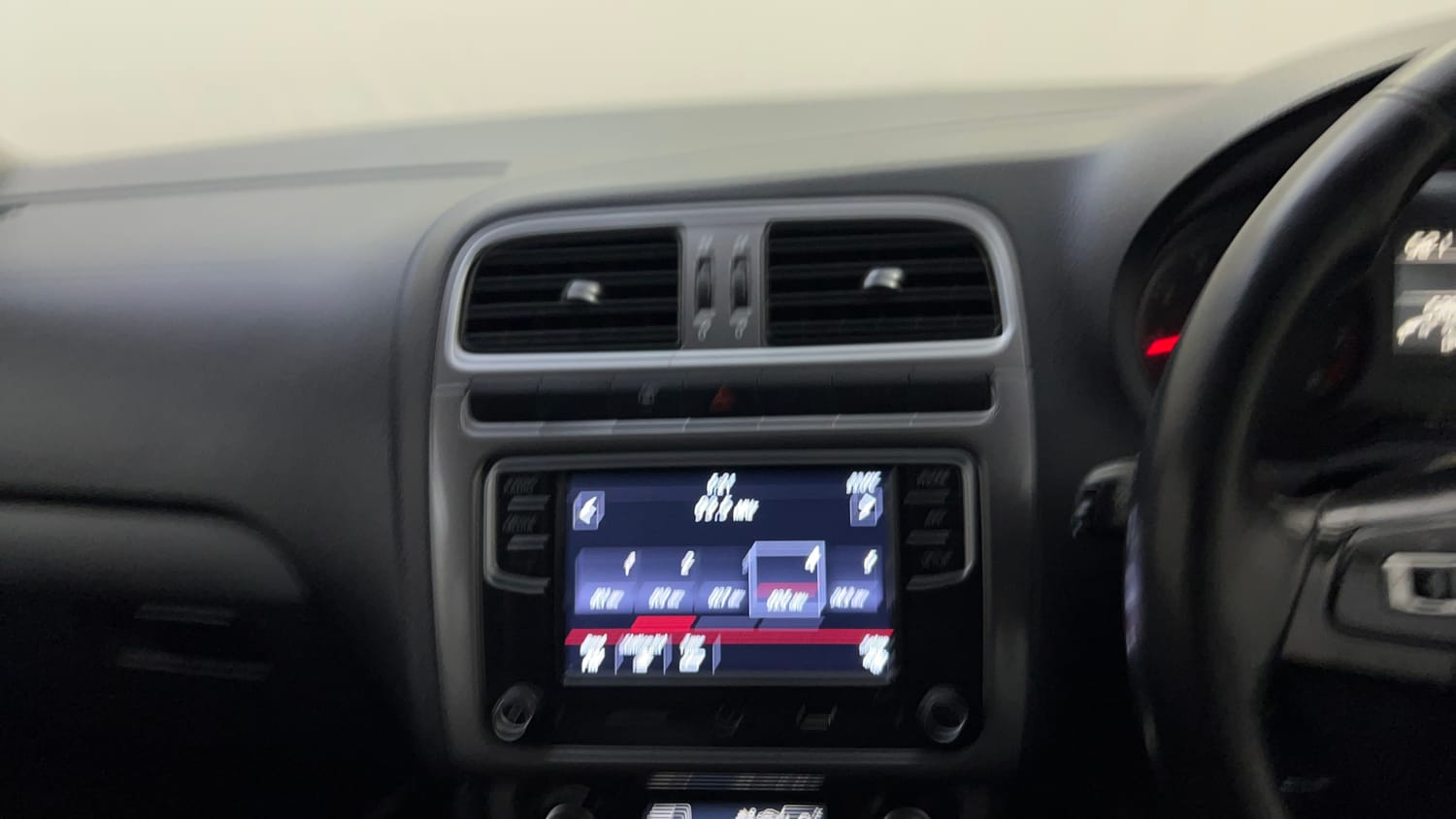 Used 2018 Volkswagen Polo Highline Plus 1.2( P)16 Alloy Petrol Manual top_features Touch screen infotainment system