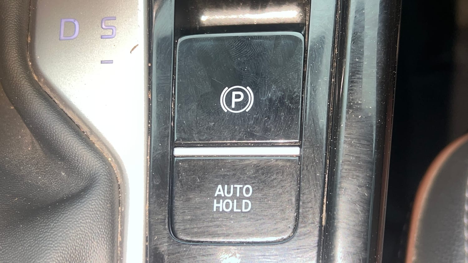 Used 2023 Hyundai Alcazar Signature (O) 7 Seater 1.5 Diesel AT Diesel Automatic top_features Electronic parking brake