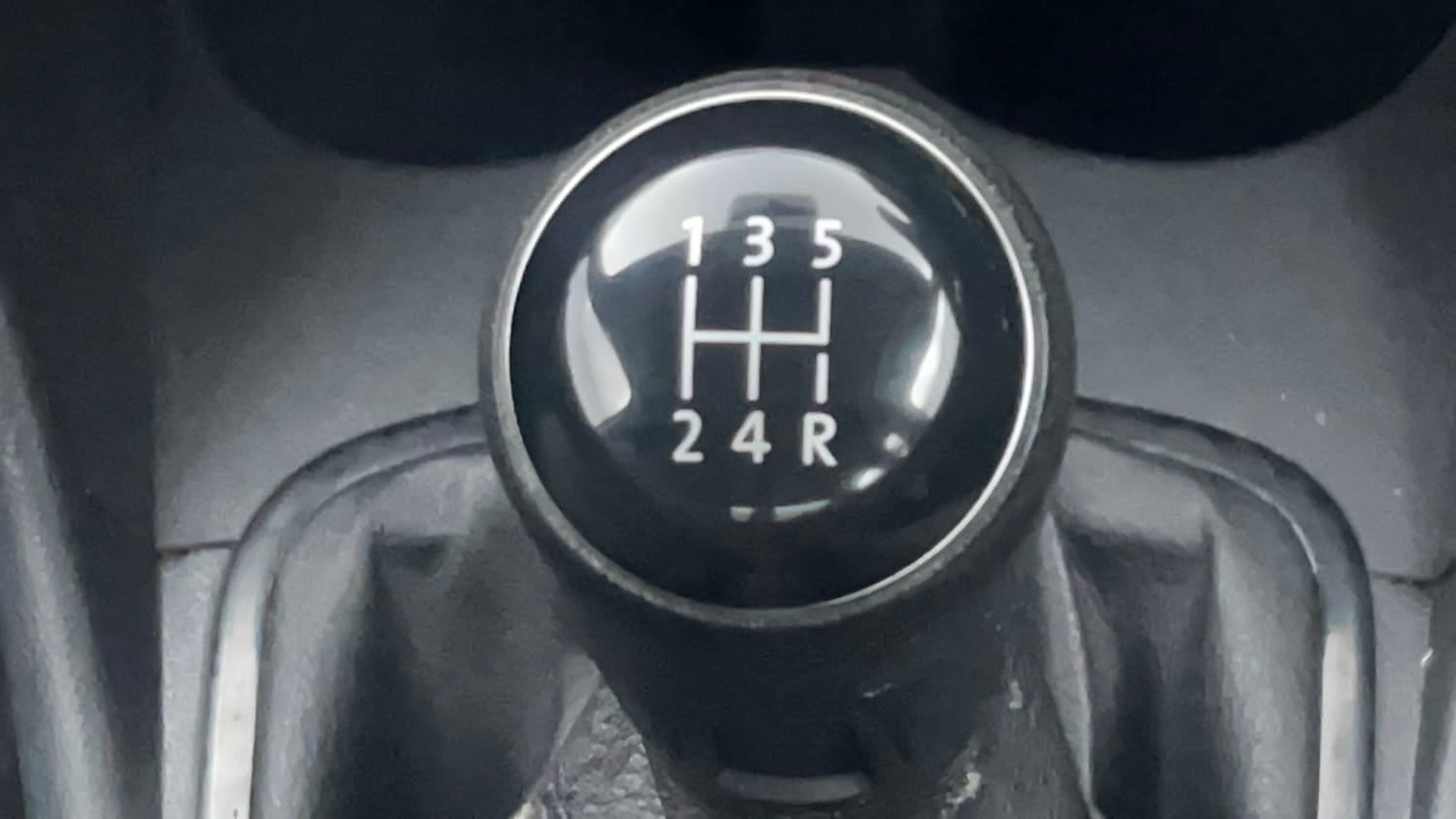 Used 2019 Volkswagen Ameo Trendline 1.0L (P) Petrol Manual interior GEAR  KNOB VIEW