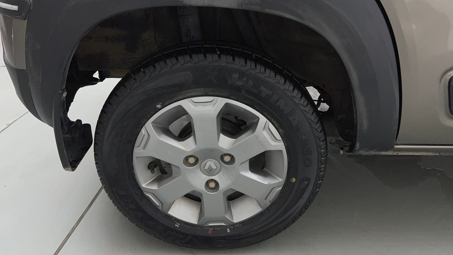 Used 2020 Renault Kwid CLIMBER 1.0 AMT Petrol Automatic tyres RIGHT REAR TYRE RIM VIEW