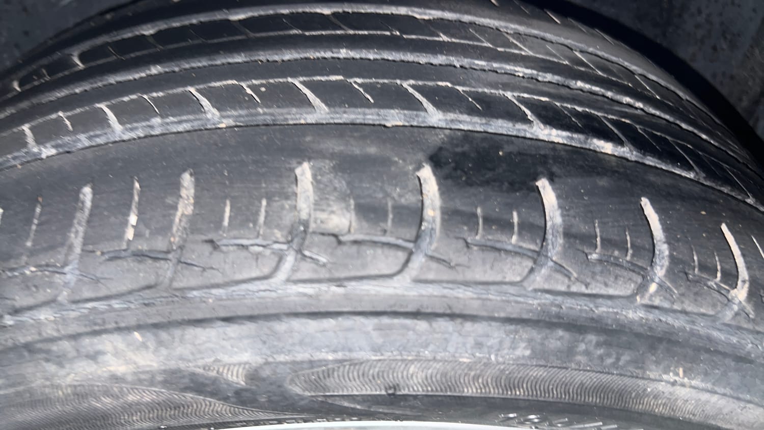 Used 2018 Volkswagen Polo Highline Plus 1.2( P)16 Alloy Petrol Manual tyres LEFT REAR TYRE TREAD VIEW