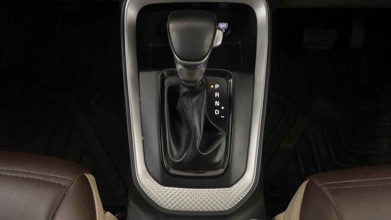 Used 2023 Kia Sonet HTX 1.0 DCT Petrol Automatic interior GEAR  KNOB VIEW