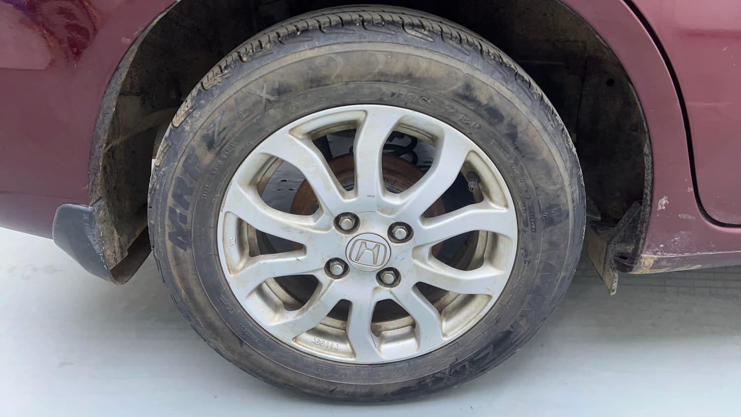 Used 2014 Honda Amaze 1.2 VX i-VTEC Petrol Manual tyres RIGHT REAR TYRE RIM VIEW