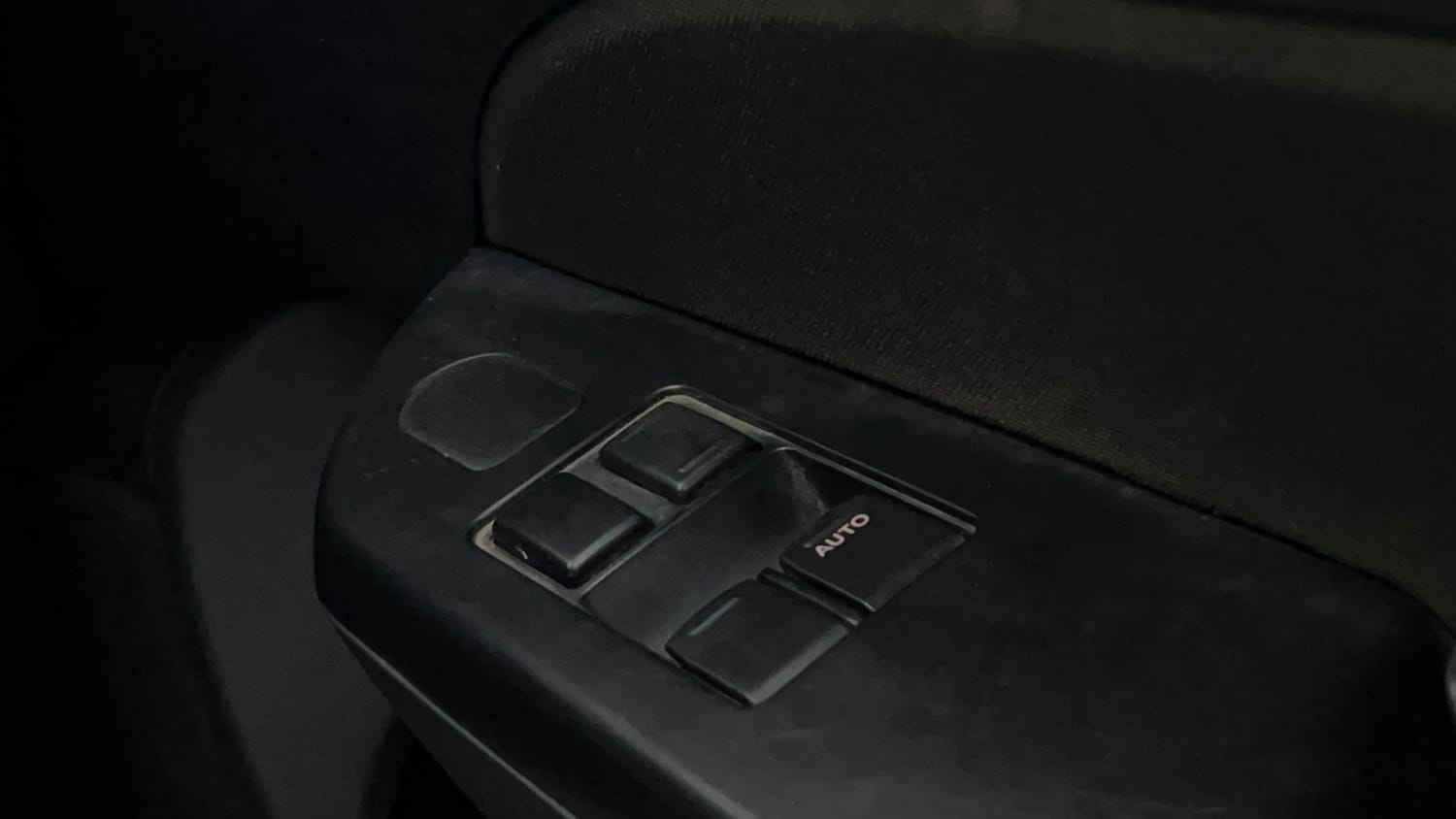 Used 2017 Maruti Suzuki Swift Lxi (O) Petrol Manual top_features Power windows