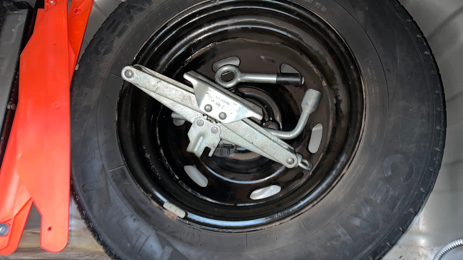 Used 2017 Datsun Redi-GO T (O) Petrol Manual tyres SPARE TYRE VIEW