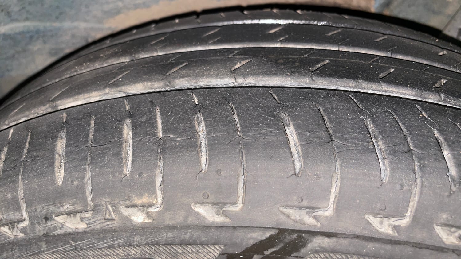 Used 2017 Maruti Suzuki Ignis Alpha 1.2 MT Petrol Manual tyres LEFT REAR TYRE TREAD VIEW