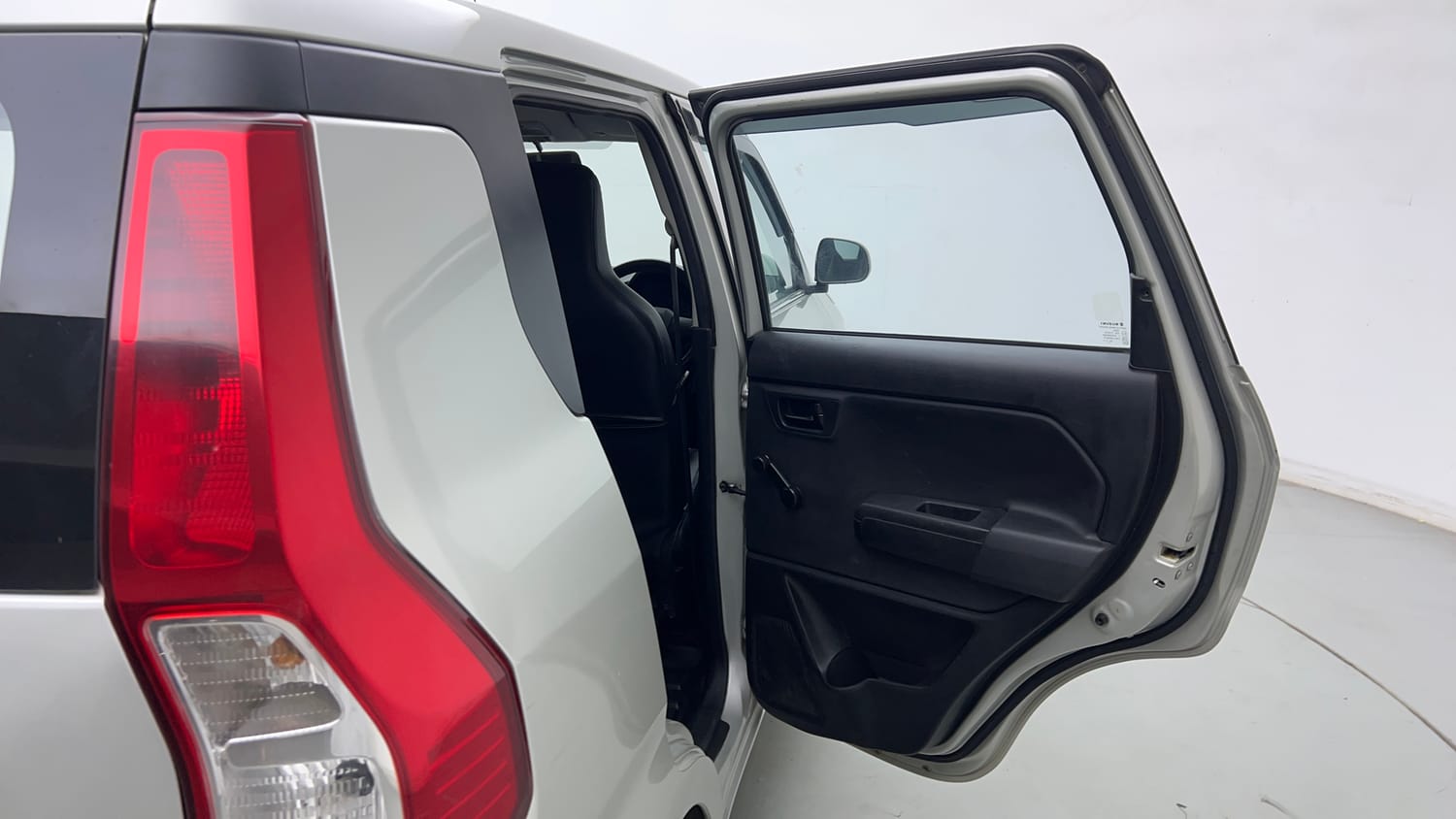 Used 2020 Maruti Suzuki Wagon R LXi 1.0 CNG Cng Manual interior RIGHT REAR DOOR OPEN VIEW
