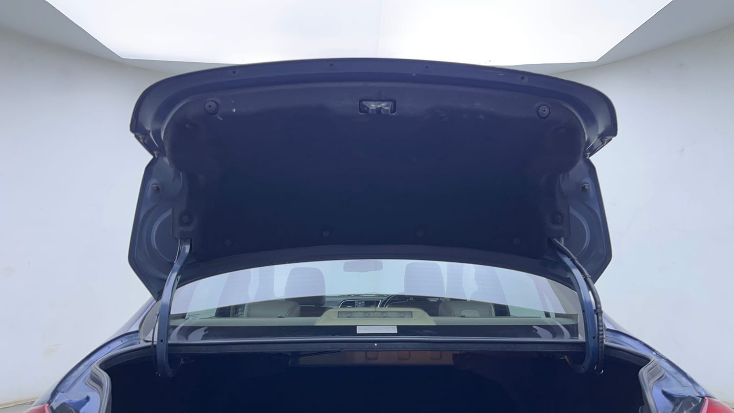 Used 2018 Maruti Suzuki Ciaz Alpha Hybrid 1.5 AT Petrol Automatic interior DICKY DOOR OPEN VIEW