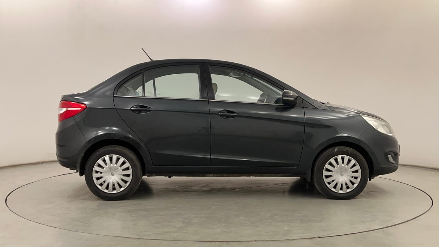 Used 2015 Tata Zest XMS Petrol Petrol Manual exterior RIGHT SIDE VIEW