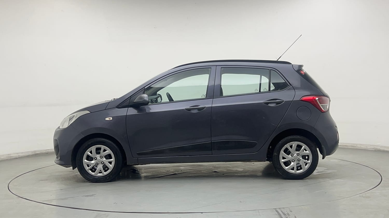 Used 2018 Hyundai Grand i10 Magna AT 1.2 Kappa VTVT Petrol Automatic exterior LEFT SIDE VIEW