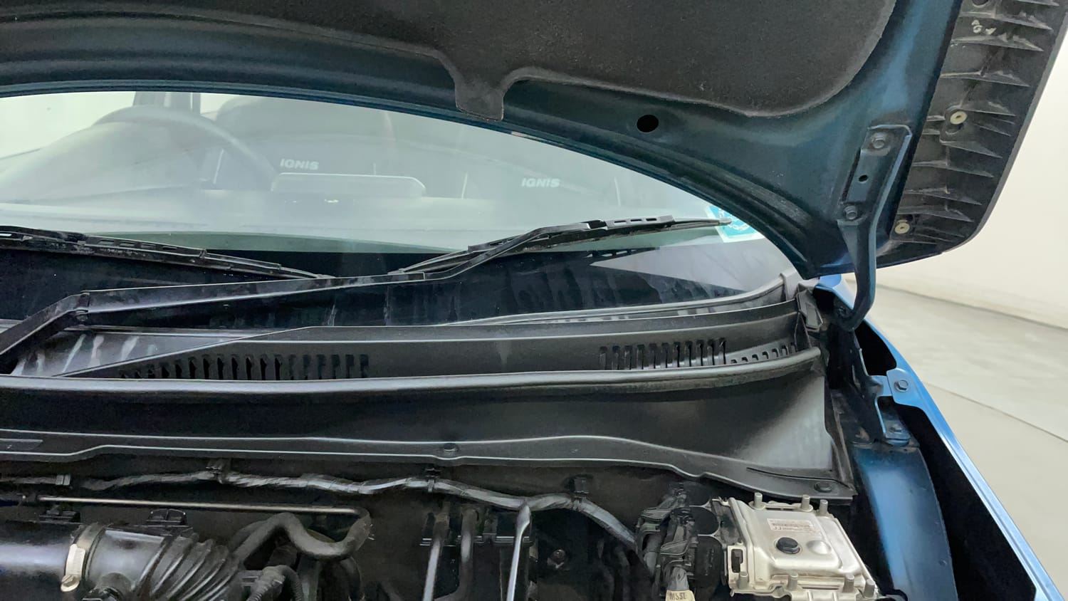 Used 2017 Maruti Suzuki Ignis Alpha 1.2 MT Petrol Manual engine ENGINE LEFT SIDE HINGE & APRON VIEW