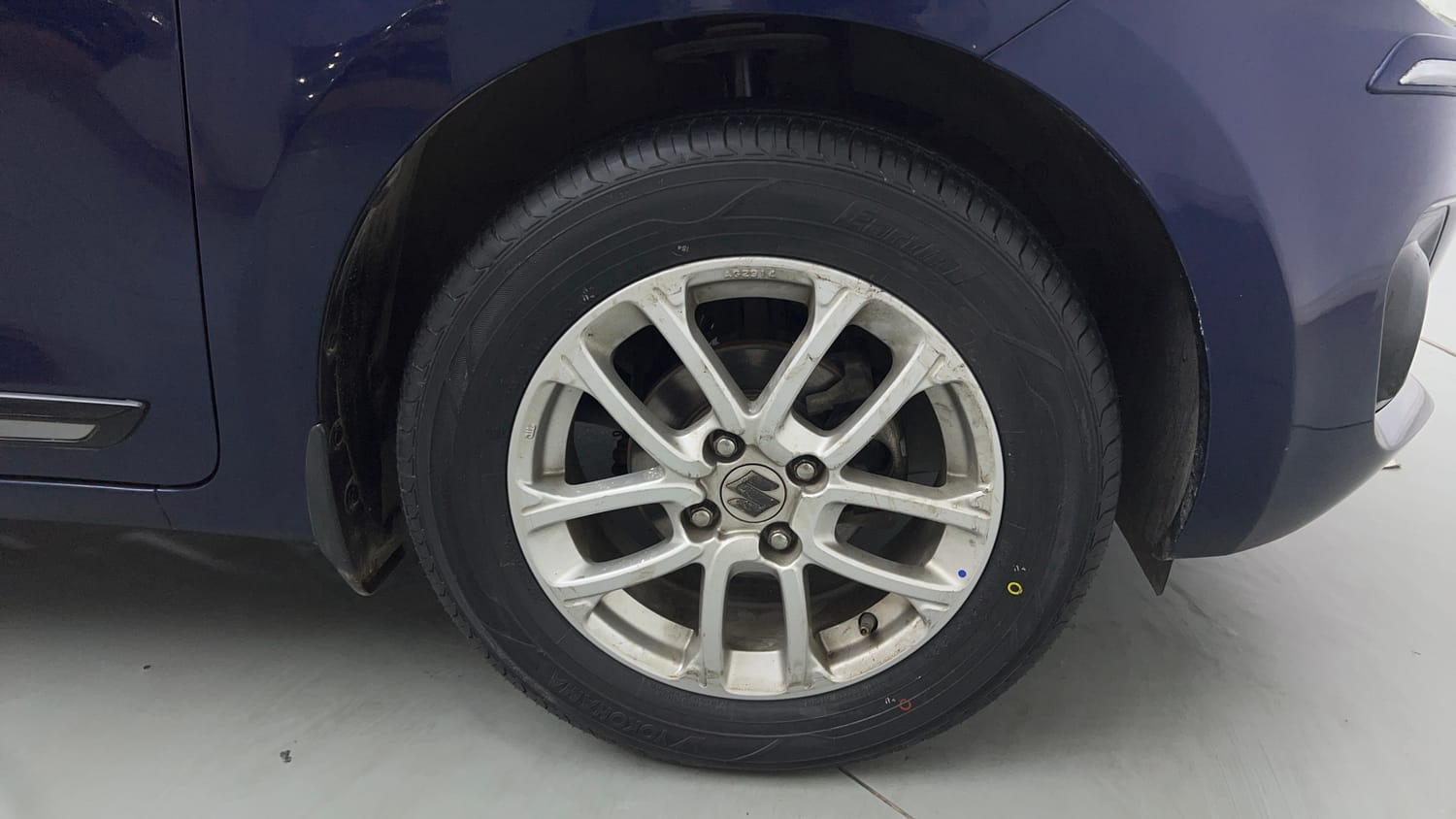 Used 2019 Maruti Suzuki Swift ZXi Petrol Manual tyres RIGHT FRONT TYRE RIM VIEW