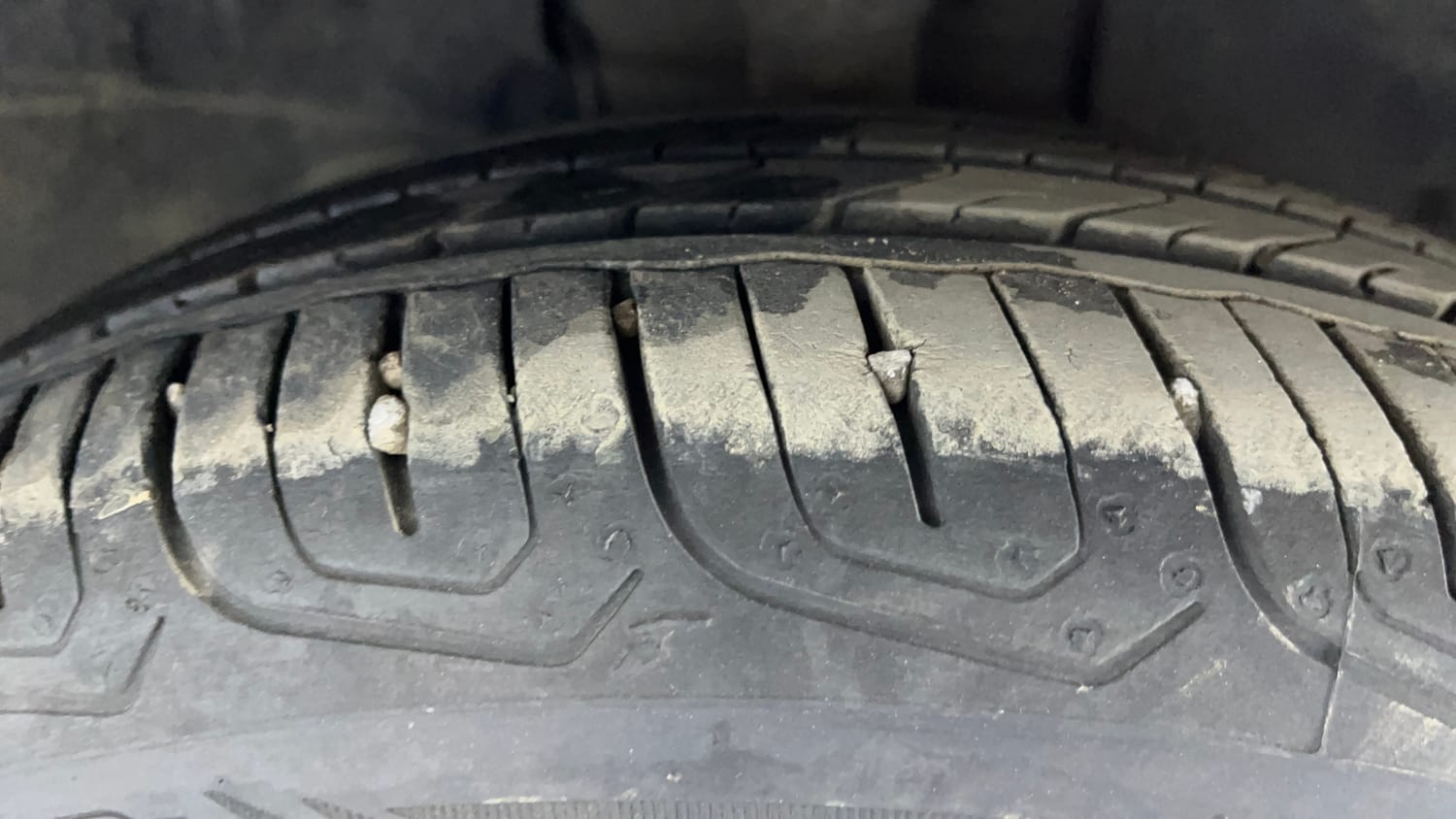 Used 2017 Ford Figo Trend 1.2 Ti-VCT Petrol Manual tyres RIGHT FRONT TYRE TREAD VIEW