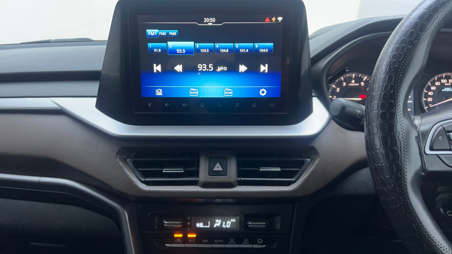 Used 2024 Maruti Suzuki Brezza Zxi Plus Dual Tone Petrol Manual interior MUSIC SYSTEM & AC CONTROL VIEW