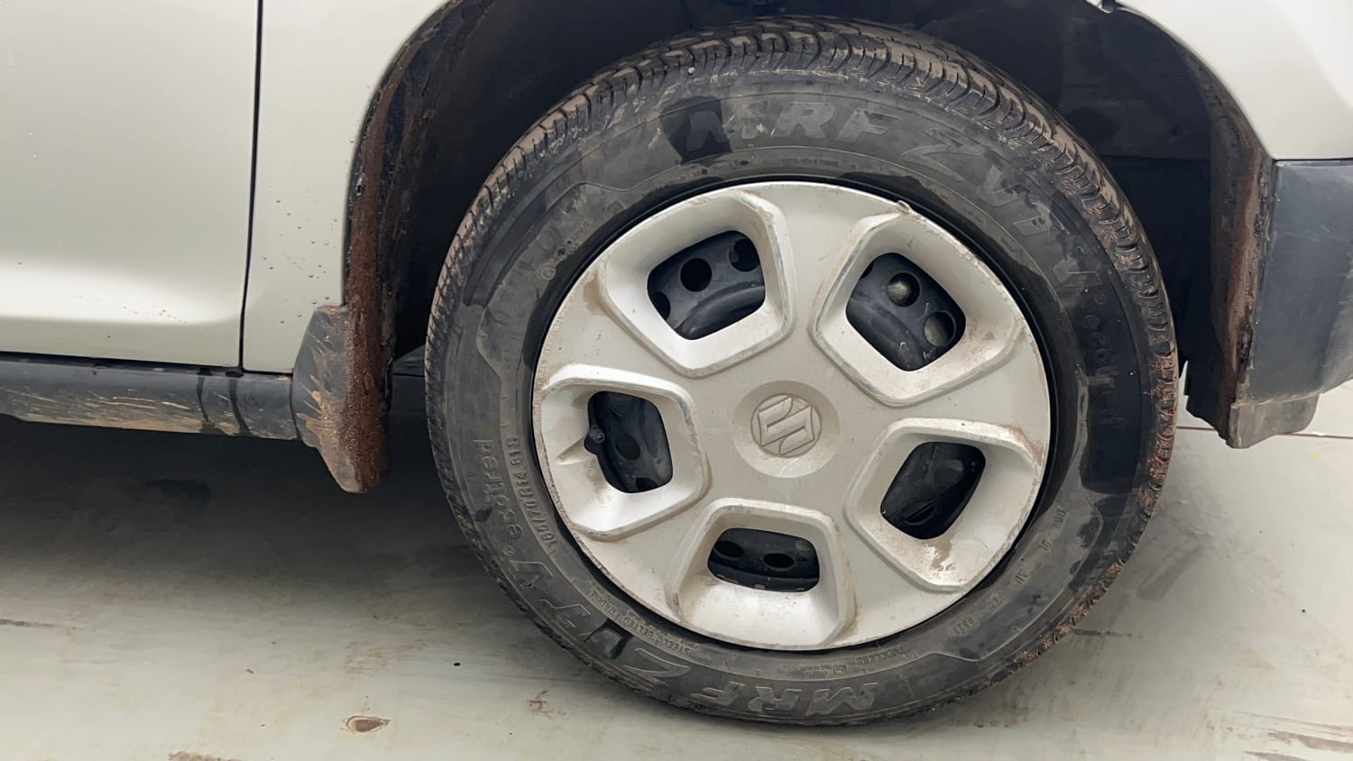 Used 2023 Maruti Suzuki S-Presso VXi Petrol Manual tyres RIGHT FRONT TYRE RIM VIEW