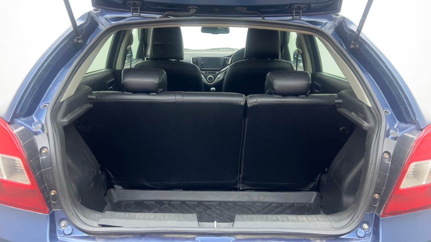 Used 2018 Maruti Suzuki Baleno Zeta 1.2 Petrol Manual interior DICKY INSIDE VIEW