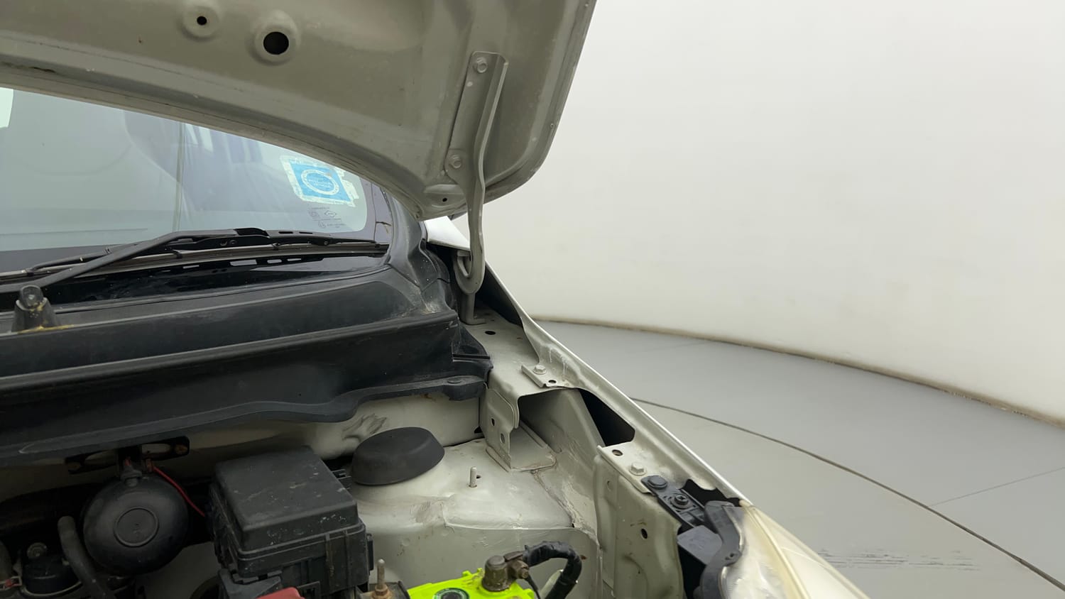 Used 2015 Maruti Suzuki Celerio VXi AMT Petrol Automatic engine ENGINE LEFT SIDE HINGE & APRON VIEW