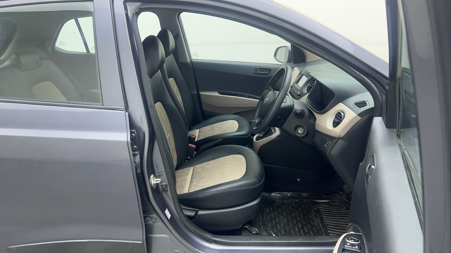 Used 2018 Hyundai Grand i10 Magna AT 1.2 Kappa VTVT Petrol Automatic interior RIGHT SIDE FRONT DOOR CABIN VIEW