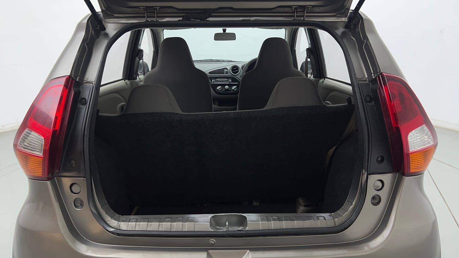Used 2017 Datsun Redi-GO T (O) Petrol Manual interior DICKY INSIDE VIEW