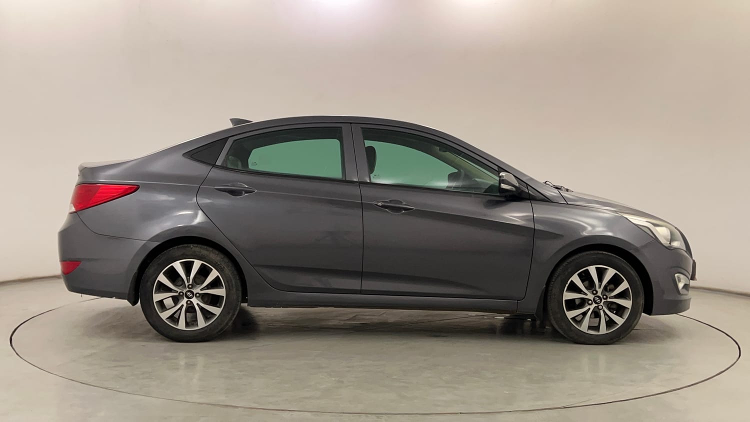 Used 2016 Hyundai Verna 1.6 VTVT SX Petrol Manual exterior RIGHT SIDE VIEW