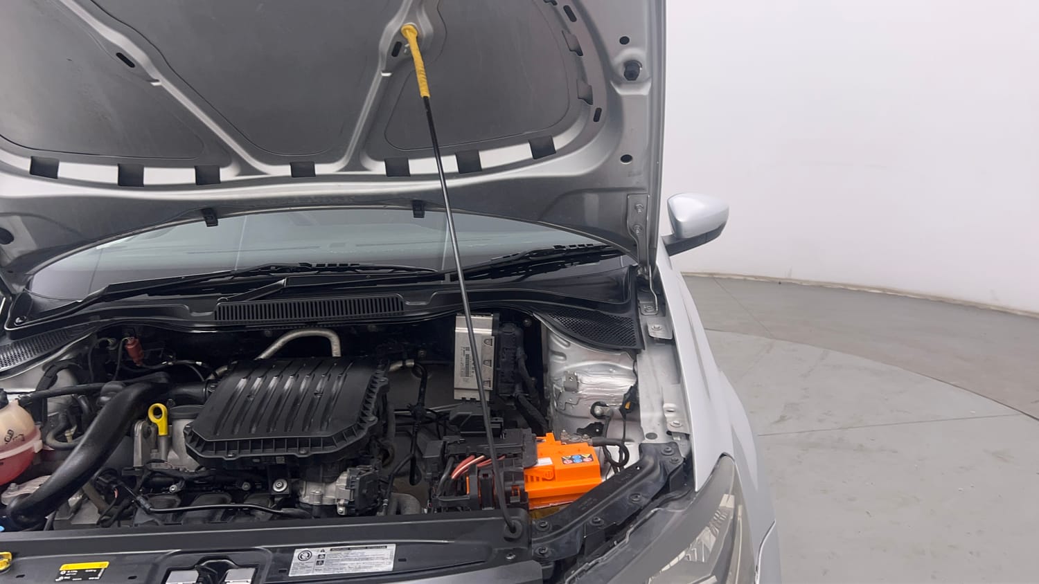Used 2019 Volkswagen Ameo Trendline 1.0L (P) Petrol Manual engine ENGINE LEFT SIDE HINGE & APRON VIEW