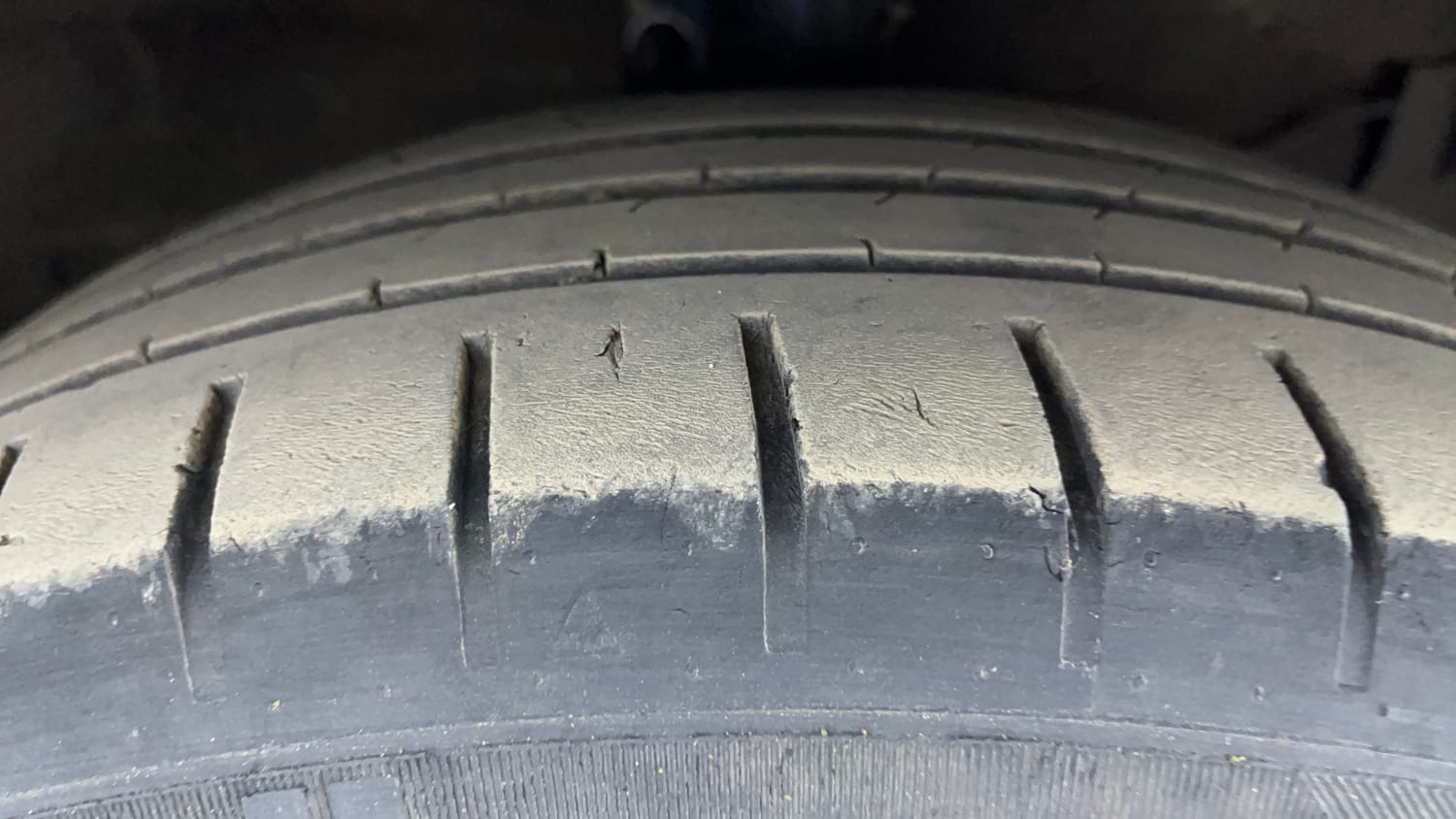 Used 2018 Maruti Suzuki Ciaz Alpha Hybrid 1.5 AT Petrol Automatic tyres RIGHT FRONT TYRE TREAD VIEW