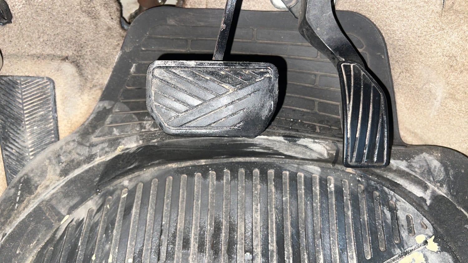 Used 2016 Maruti Suzuki Ciaz ZXI+ AT Petrol Automatic interior PEDALS VIEW