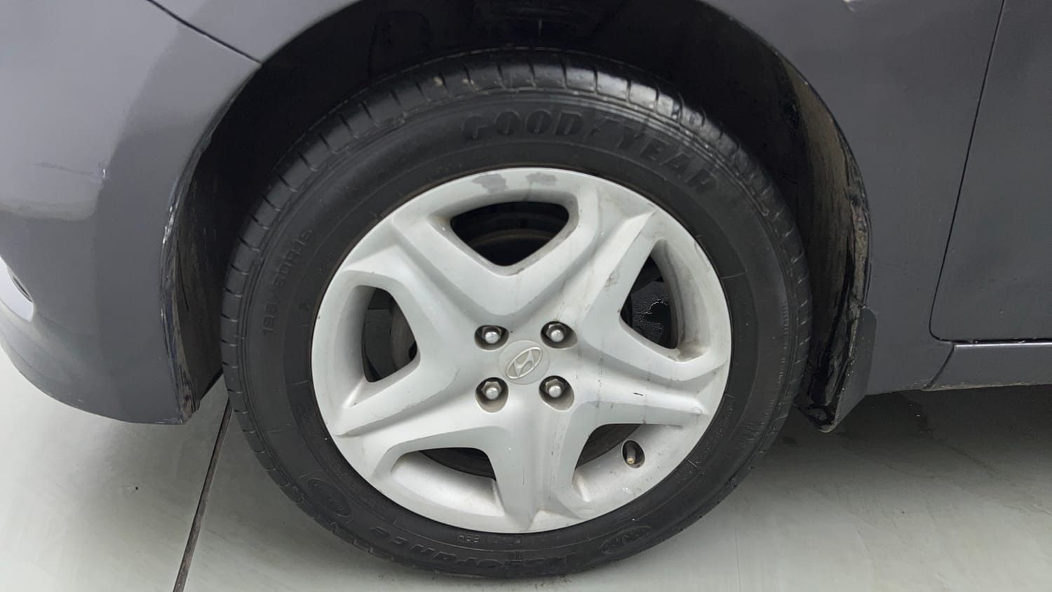 Used 2017 Hyundai Elite i20 Asta 1.2 Petrol Manual tyres LEFT FRONT TYRE RIM VIEW