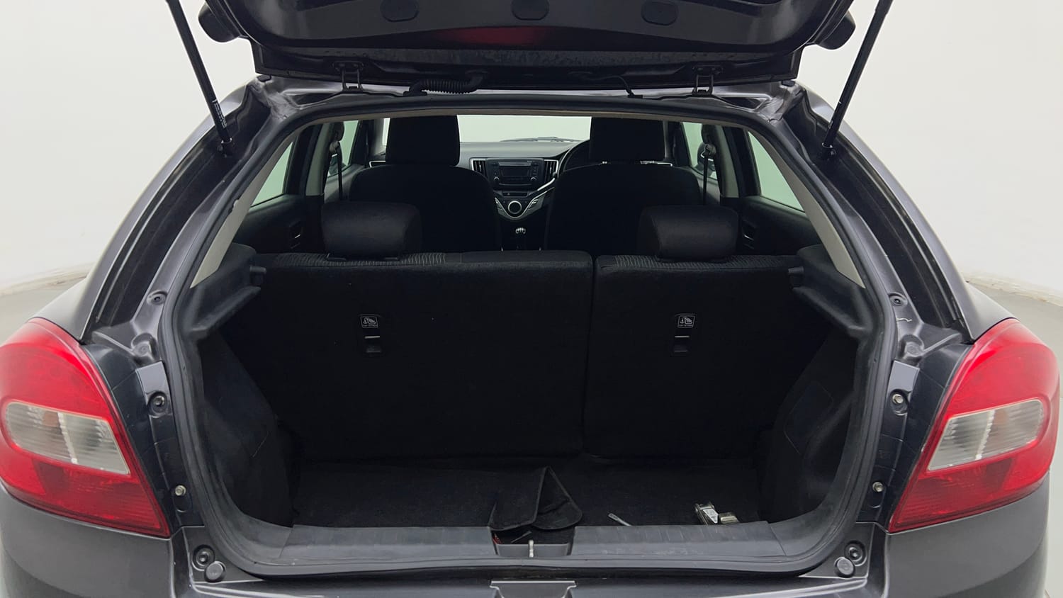 Used 2018 Maruti Suzuki Baleno Zeta 1.2 Petrol Manual interior DICKY INSIDE VIEW