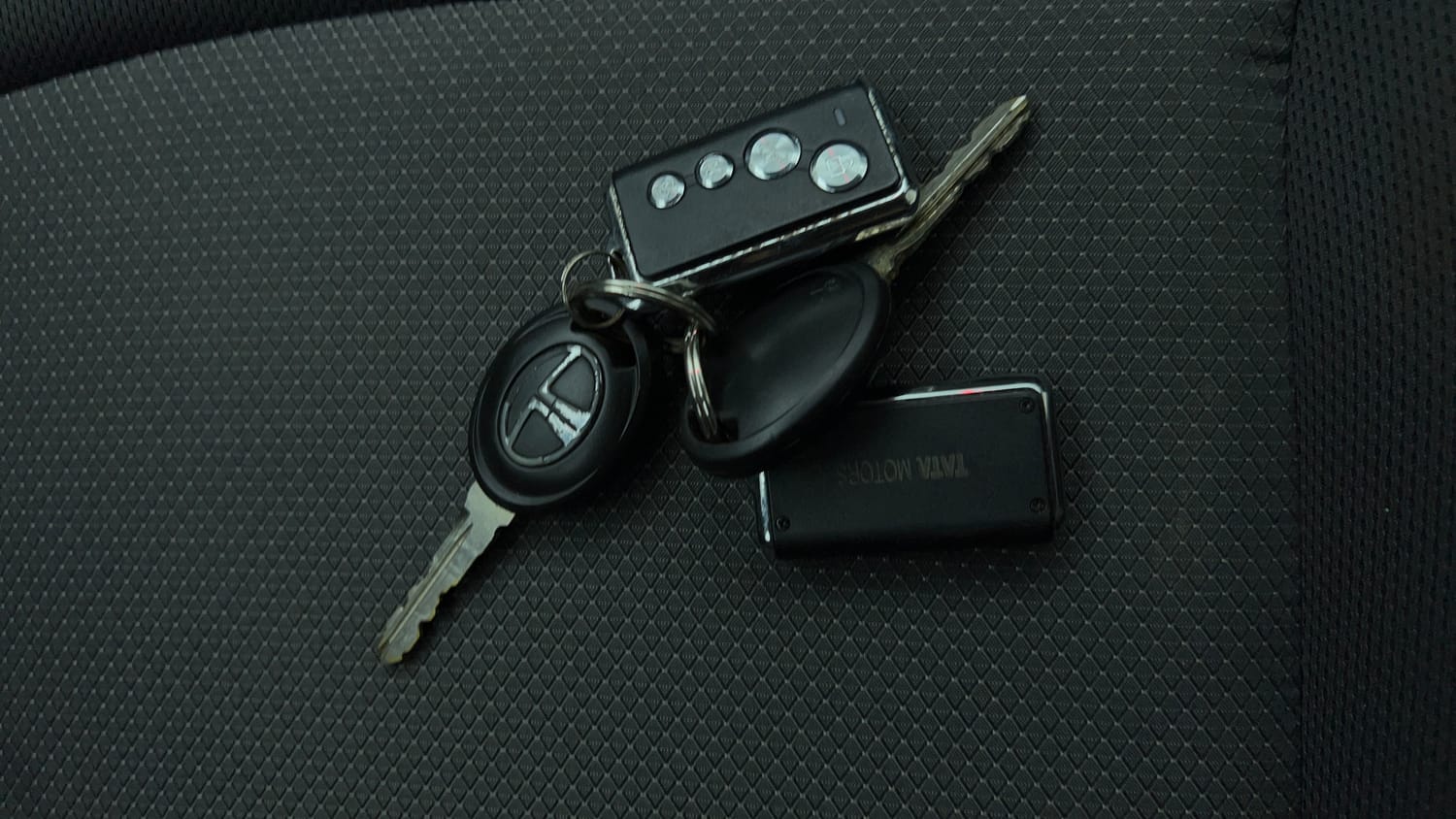 Used 2019 Tata Tiago Revotron XE Petrol Manual extra CAR KEY VIEW