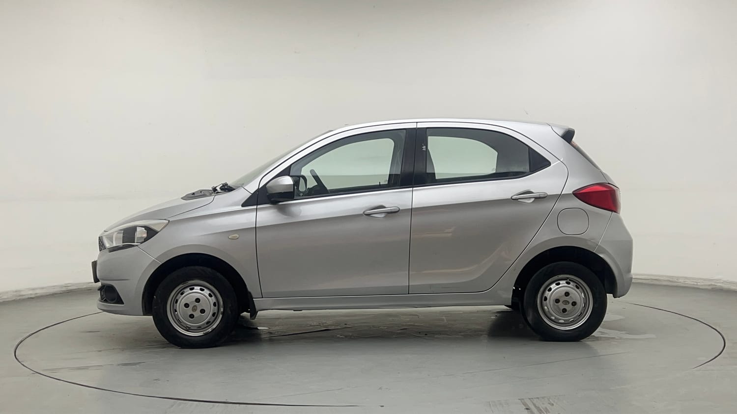 Used 2017 Tata Tiago Revotron XM Petrol Manual exterior LEFT SIDE VIEW