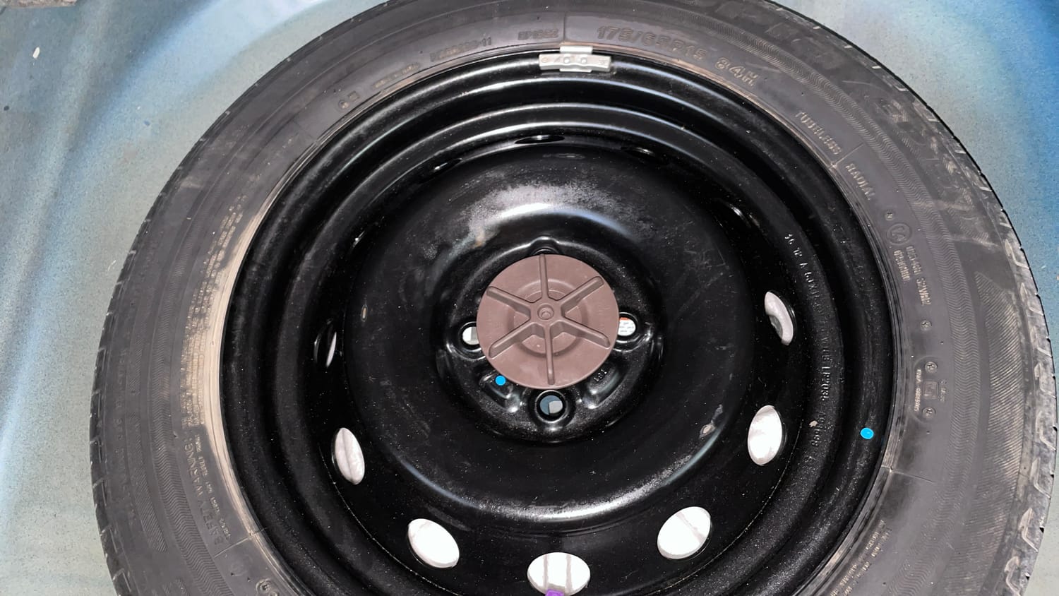 Used 2017 Maruti Suzuki Ignis Alpha 1.2 MT Petrol Manual tyres SPARE TYRE VIEW