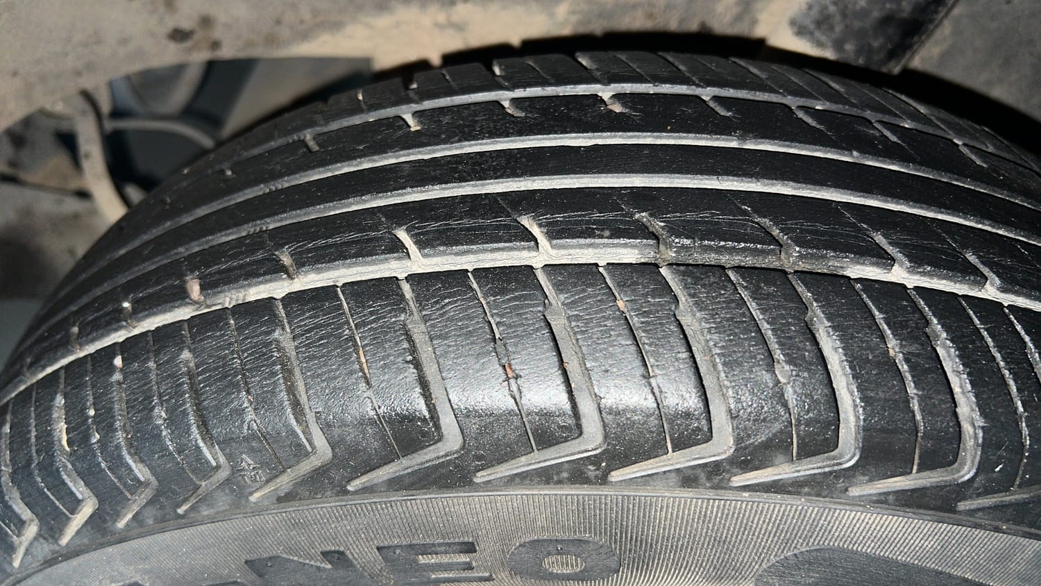 Used 2020 Renault Kwid CLIMBER 1.0 AMT Petrol Automatic tyres LEFT REAR TYRE TREAD VIEW